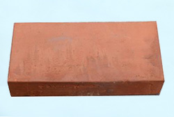 實(shí)驗(yàn)型靜壓磚機(jī)制作泥巴磚