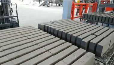 靜壓磚機(jī)固廢制磚