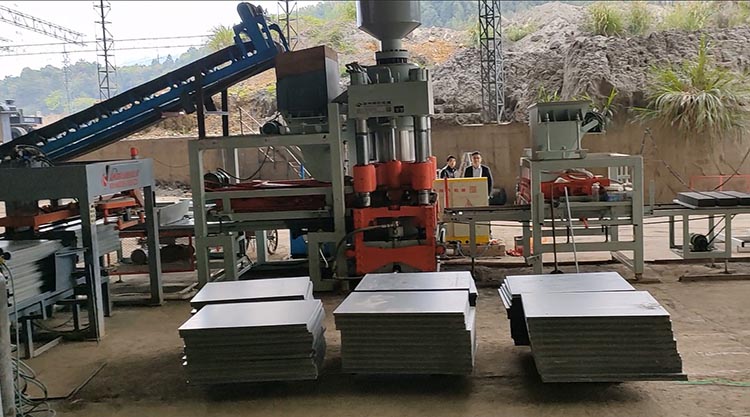 液壓磚機、靜壓磚機生產現場